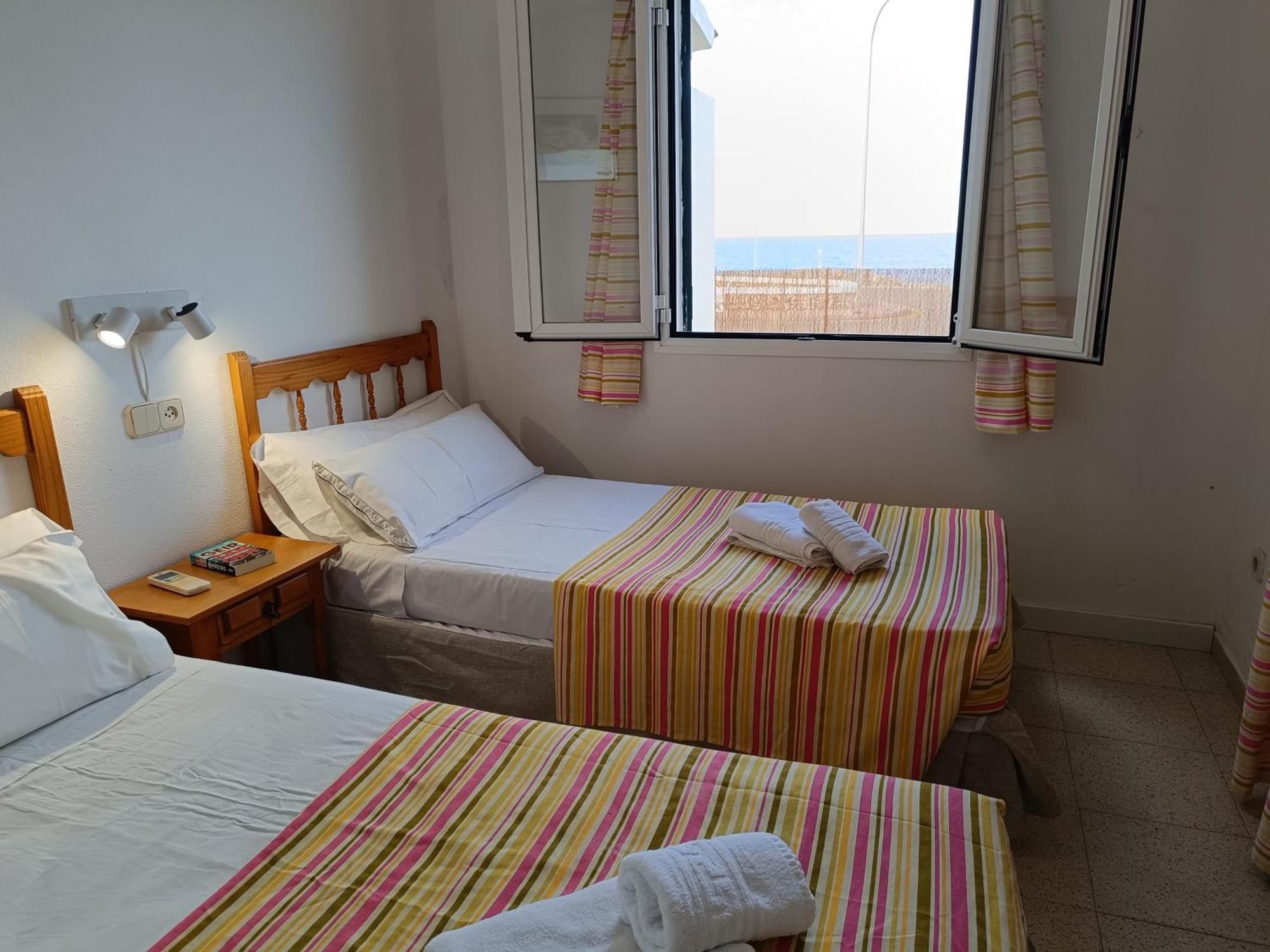 Villa Victor - Primera Linea Mar, Vista A Puesta De Sol 卡拉恩·布拉内斯 外观 照片